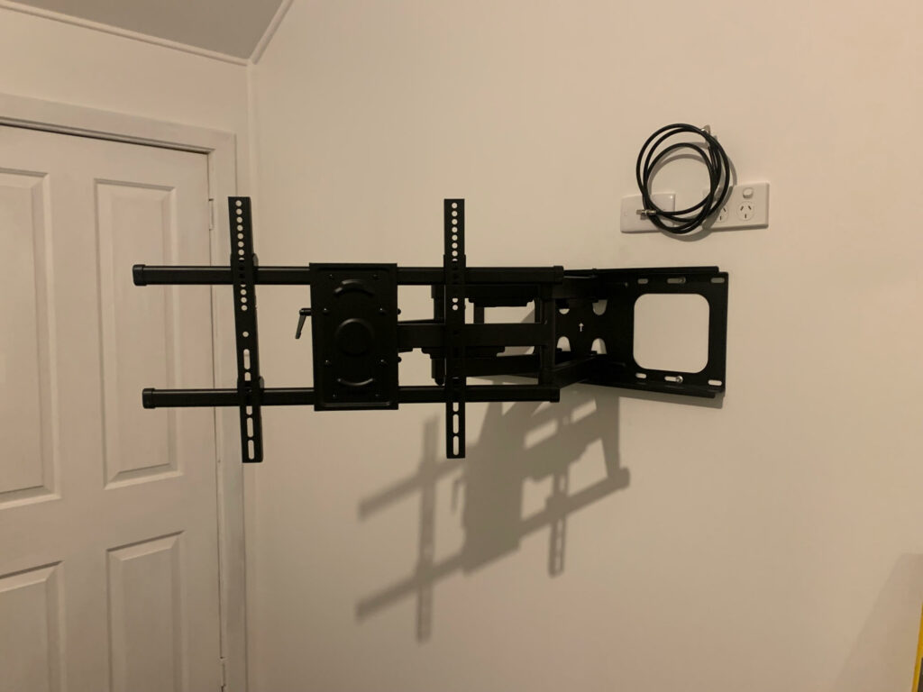 Wall mount for TV